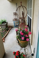 TOPIARY W/ BALL TOP W/FINIAL