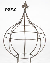 FAT TOPIARY WITH FINIAL