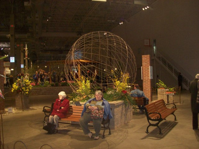 8ft Garden Ball 
Comes in 4 Sections Wire together to make 8ft Ball