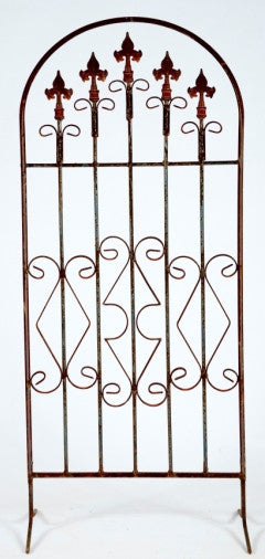 ROUNDED TOP SCREEN W 5 FINIALS
22