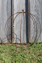 Round Topiary with Sm Ball on Top