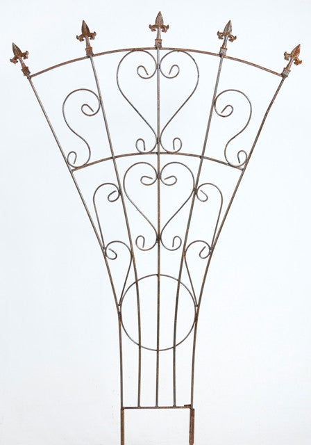 SM WIDE TRELLIS WITH ARROWS
38