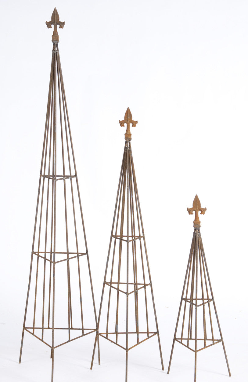 Set of 3 Triangle Topiaries with Finial 
40