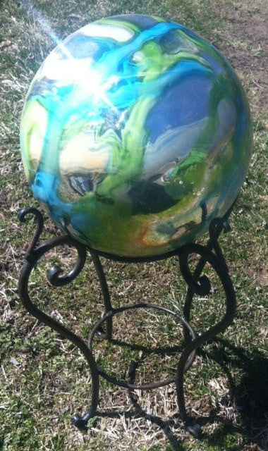 Simple Gazing Ball with Stand