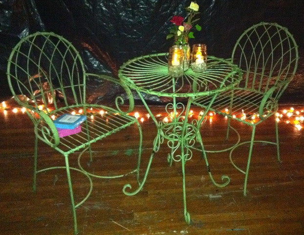 Swirl Table & 2 Chairs
24