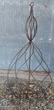 Twist Topiary with Spin & Top Circle
