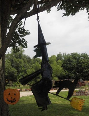 Witch on Broom with Cat Hanging
Witch's Head as spring that moves in wind Comes with Hook too