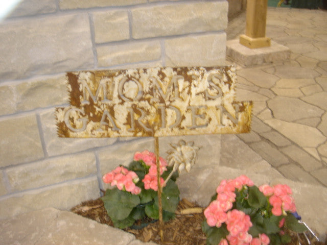 MOM GARDEN SIGN W SM FLOWER