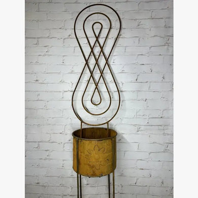 Metal Figure 8 Infinity Loop with Feet Decorative Yard Art