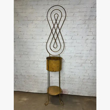 Metal Figure 8 Infinity Loop with Feet Decorative Yard Art