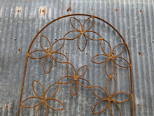 Rounded Top Daisy Trellis