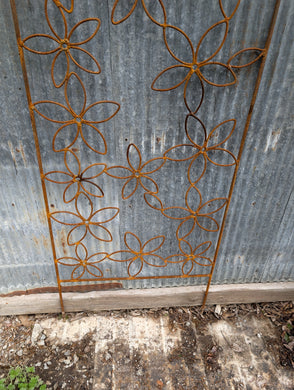 Rounded Top Daisy Trellis