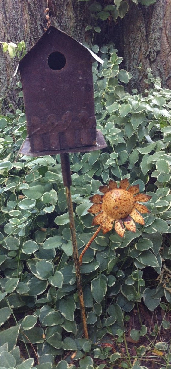Pickett Fence Birdhouse with Flower Stake