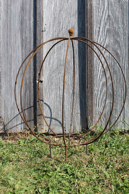 Round Topiary with Sm Ball on Top