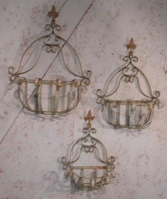 Set of 3 Strap Wall Basket with Finial