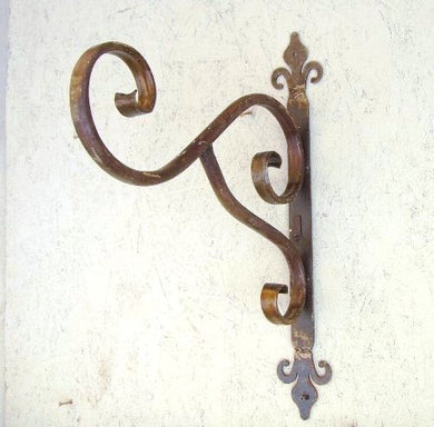 Tube Hook
This is a nice heavy iron hook to hold your favorite baskets Measures 23