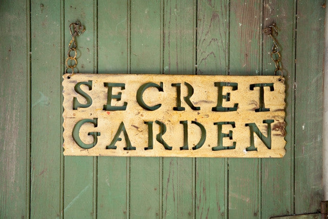 Secret Garden Hanging Sign
This neat Secret Garden sign is 8